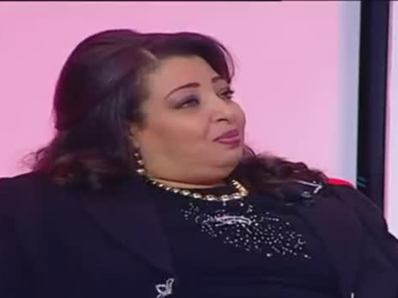 اضغط لمشاهدة الفيديو: امرأة تبحث عن زوجٍ مطيع مقابل المال!